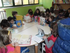 Bambini della scuola 'Siciliani' alla biblioteca di Cirò Marina (3)
