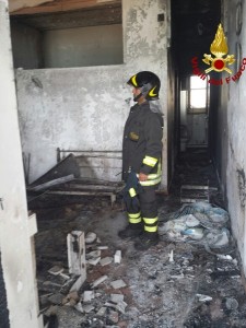Incendiata a Isola la casa estiva dei familiari dell'ex sindaco Girasole (16)