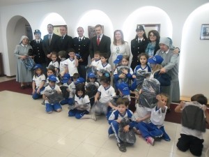 Scuola 'Siciliani' di Cirò Marina in visita alla Questura (1)