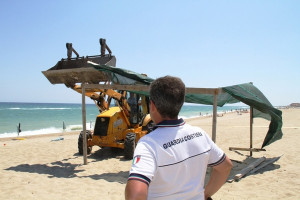 abbattute 20 freschiere sulla spiaggia di Strongoli (2)
