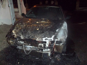 Isola Capo Rizzuto, incendiata l'auto del vicecomandante della Polizia Municipale (1)