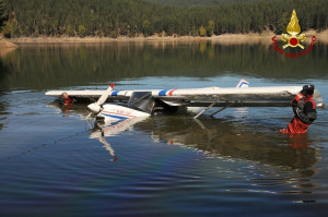 Recuperato aereo biposto caduto nel Lago Ampollino (7)