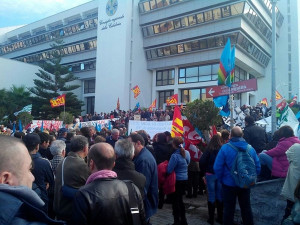 Lsu-Lpu manifestano davanti Palazzo Campanella (2)