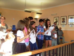bambini leggono poesia su Ciro'