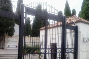 Cancellata cimitero Crotone
