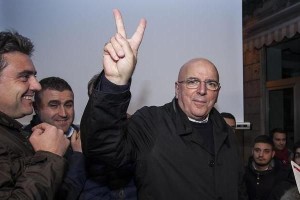 I festeggiamenti di Mario Oliverio, dopo il successo alle elezioni regionali della Calabria. ANSAFRANCESCO ARENA