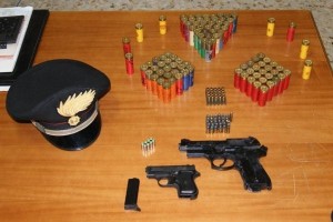 armi a salve e munizioni trovate