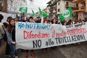 Manifestazione No Triv a Corigliano (1)