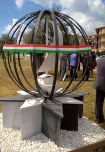 Monumento ai migranti a Cirò Marina (1)