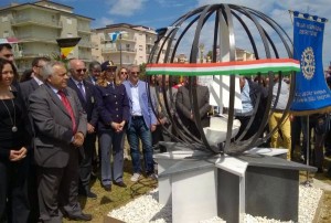 Monumento ai migranti a Cirò Marina (2)