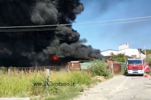 Incendio fabbrica a Cirò Marina (3)