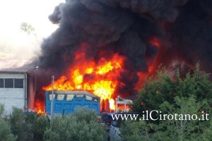 Incendio fabbrica a Cirò Marina