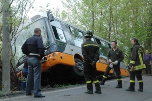 Autobus incidente scarpata