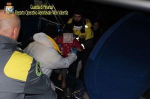 guardia-di-finanza-fermato-un-veliero-con-a-bordo-70-migranti-arrestati-3-ucraini2