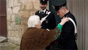 I Carabinieri di Petilia Policastro incontrano adulti e anziani di Mesoraca