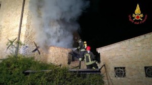 Incendio in un Ristorante di Crotone, in fiamme la cucina1