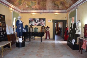 Inaugurazione della mostra Indossare la storia a Santa Severina1
