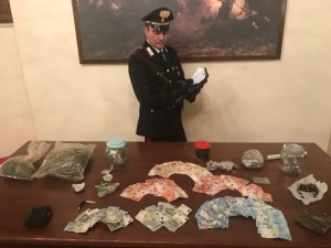 Scoperto dai Carabinieri appartamento dello sballo- 2 arresti e sequestro chili di droga