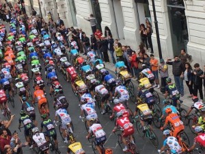 Giro d'Italia, a Reggio Calabria uno striscione per Scarponi1