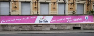 Giro d'Italia, a Reggio Calabria uno striscione per Scarponi2