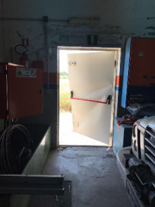 Rubati tre mezzi e attrezzature in un capannone della Misericordia di Isola Capo Rizzuto