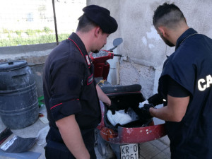 Perquisizioni a tappeto dei Carabinieri nel quartiere Fondo Gesù di Crotone (12)
