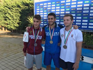 Il podio della finale tuffi assoluti maschili. Francesco Porco (secondo posto), Giovanni Tocci (primo), Lorenzo Marsaglia (terzo)