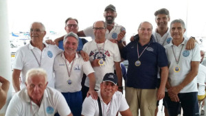 Ben 13 atleti della Lacinia Nuoto al Trofeo Amare il Mare miglio marino di Crotone