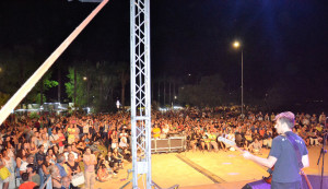 Folla oceanica per la Rino Gaetano band al Festival «Il Federiciano» di Rocca Imperiale (2)