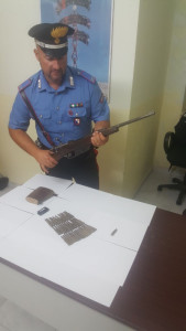 Deteneva un fucile clandestino nascosto nel trattore, arrestato 24enne dai Carabinieri a Scandale1