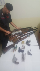 Trovato in possesso di tre pistole clandestine, arrestato dai Carabinieri di Scandale1