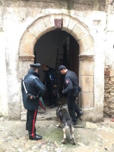 I Carabinieri passano a setaccio la città vecchia di Cosenza, controllate 32 abitazioni (3)