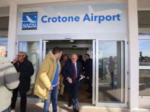 Cantiere Crotone, Oliverio visita l'aeroporto Sant'Anna