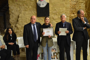 Premio KR ART a Le Castella, convegno TERINA Colonia di Crotone a Cirò Marina e Targa a Mons. Caiazzo (5)