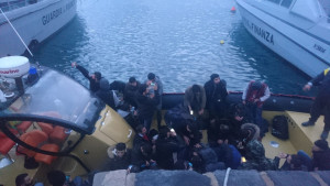 Fermata barca a vela al largo della Calabria ionica con 31 migranti a bordo, Arrestati due scafisti ucraini2