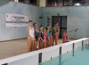 La squadra dei NuotatoriKrotonesi, unica formazione di nuoto sincronizzato in Calabria (2)