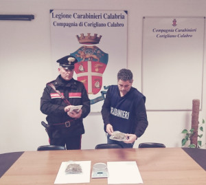 Nasconde la Droga nella spazzatura ma i Carabinieri lo scoprono, arrestato con oltre 200 gr di marijuana