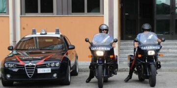 Evade dagli arresti domiciliari girando tranquillamente nel centro città