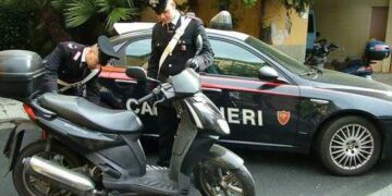 Tolleranza zero per chi guida senza casco