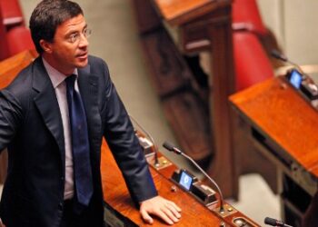 Italo Bocchino a Crotone, “Le province sono ormai un Ente inutile”