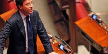 Italo Bocchino a Crotone, “Le province sono ormai un Ente inutile”