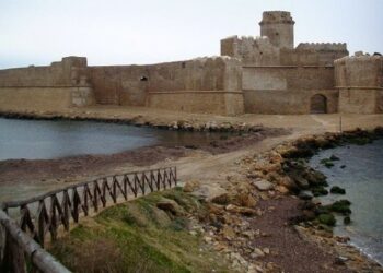 Gli imprenditori locali collaborano alla pulizia di Le Castella