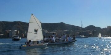 Regata Optimist over 30, sfida tra genitori in barca a vela