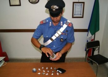 Spacciava droga nel centro città di Isola