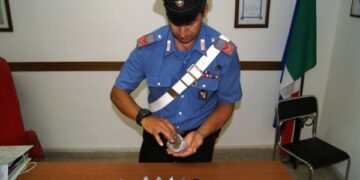 Spacciava droga nel centro città di Isola