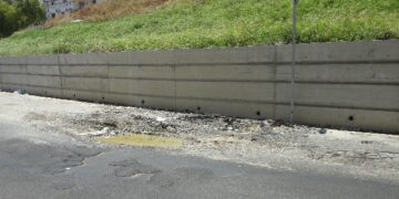 Strada dissestata in via Verdogne a Crotone