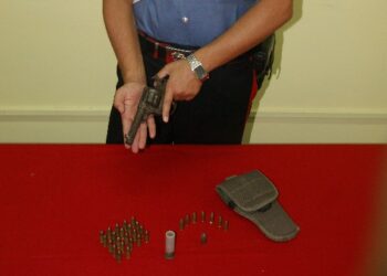 Controlli nel petilino, arrestato pregiudicato per possesso di armi