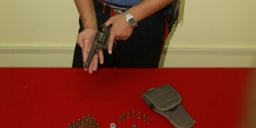 Controlli nel petilino, arrestato pregiudicato per possesso di armi