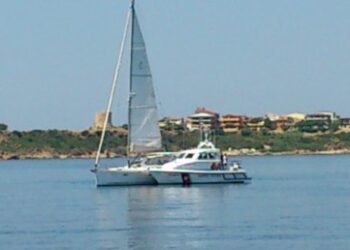 Soccorsa imbarcazione incagliata nelle secche di Isola di Capo Rizzuto