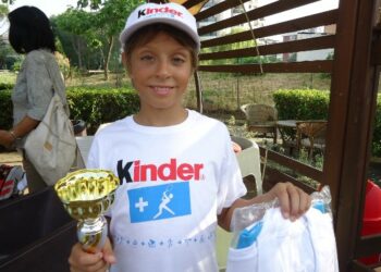 Il piccolo tennista Buzzurro vince il torneo Kinder+Sport
